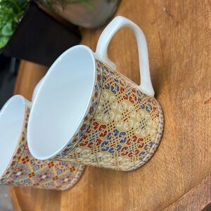 QUEENS FINE BONE CHINA “ RUSSIA HIDDEN WORLD” VOLGOGRAD